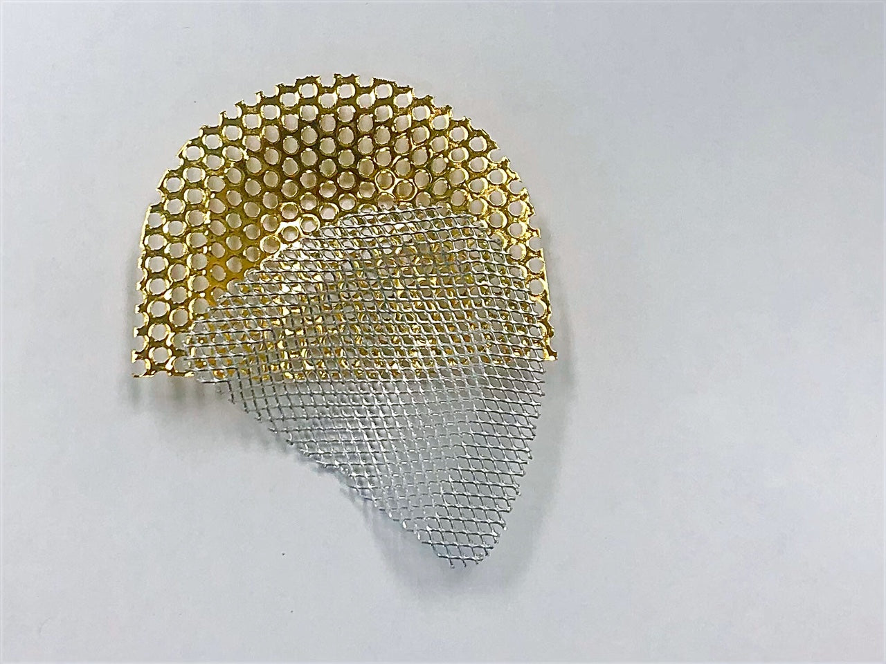 GOLD COLORED WIRE MESH